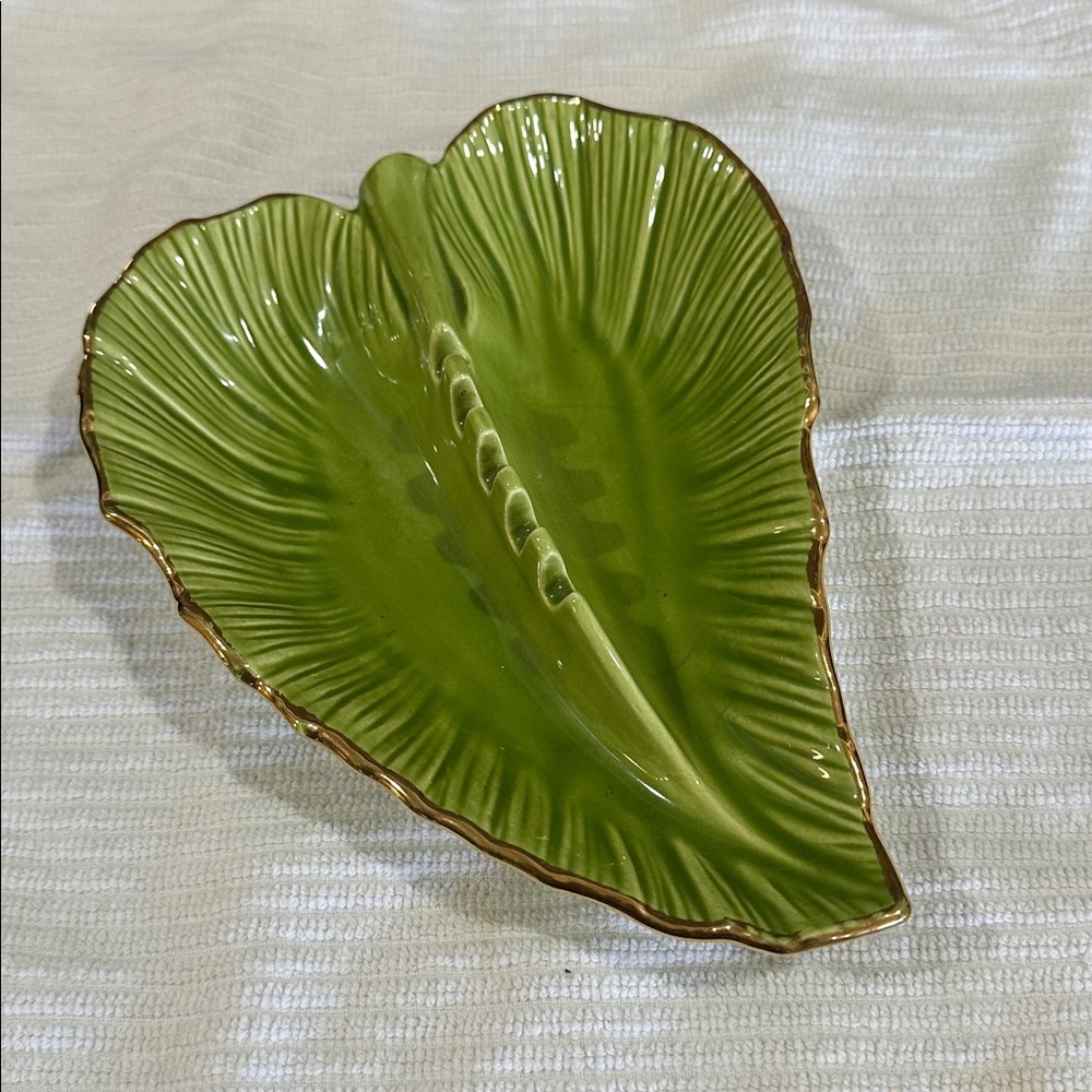 California Pottery Green Leaf 5 Slot Ashtray G31
Made In USA Vintage